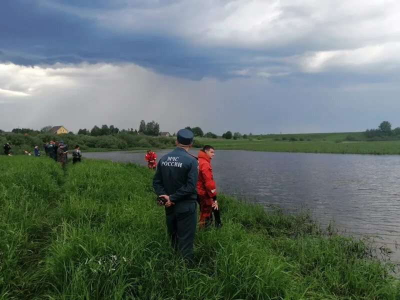 Случай в деревне 2. Река Питьба Великий Новгород. Р. Питьба в Новгородской области. Трубичино Новгородский район. Питьба река з Новгородская область.