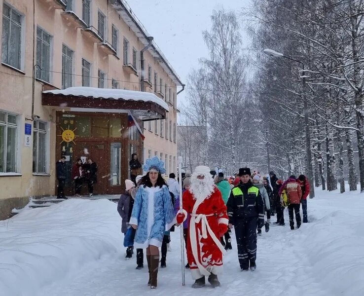 Новый год в Боровичах. Адаптированная школа 1 Боровичи. Боровичи школа 1 новая. Новая школа Боровичи. Боровичи 1 мая