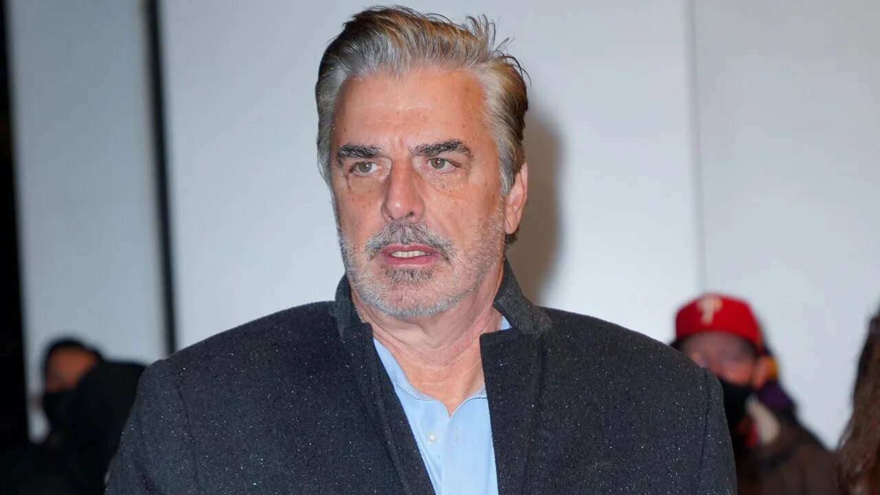 Актера обвинили. Chris Noth.