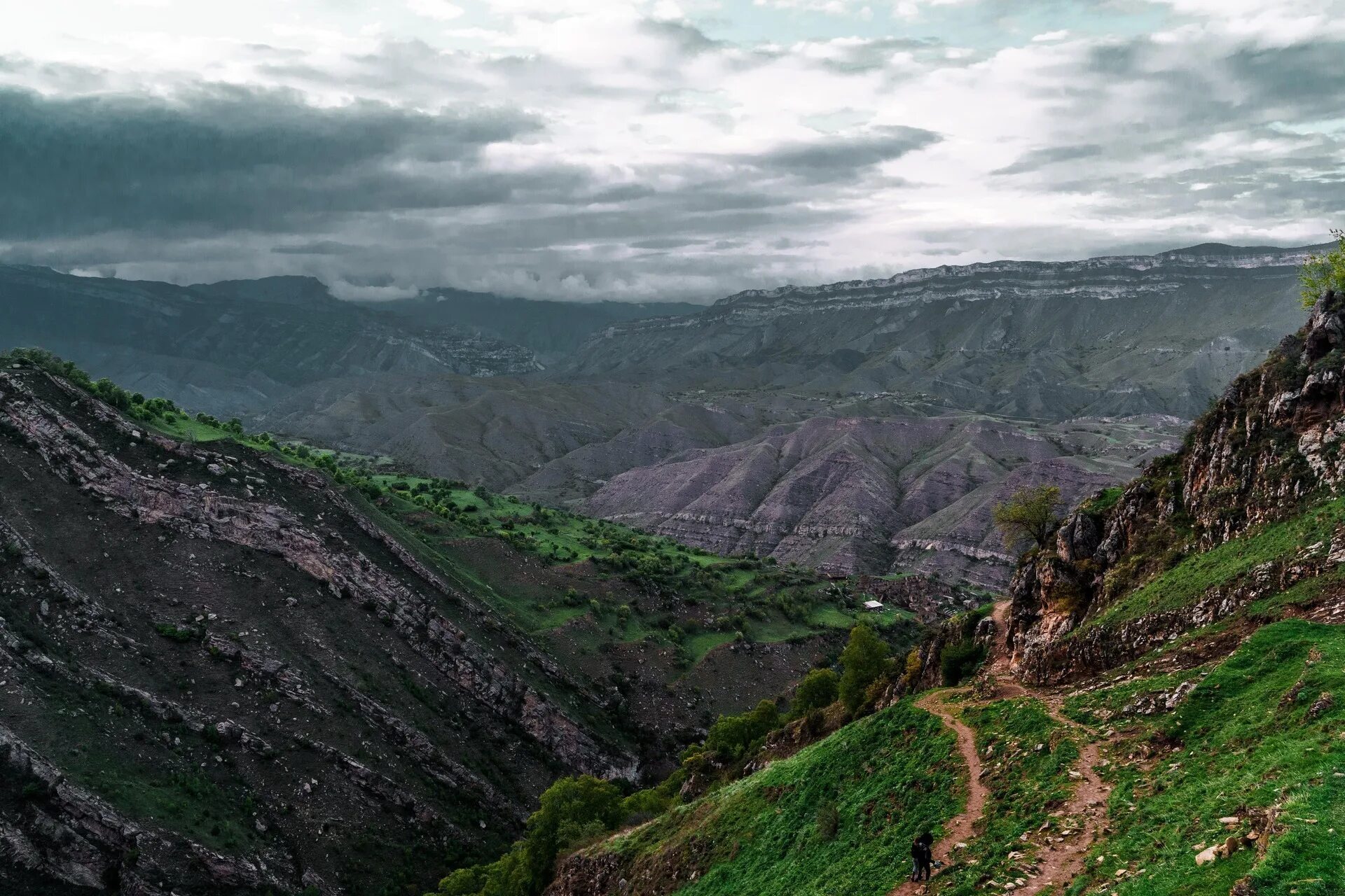 Тропы дагестана. Дагестанский троп. Каменная тропа Дагестан фото.