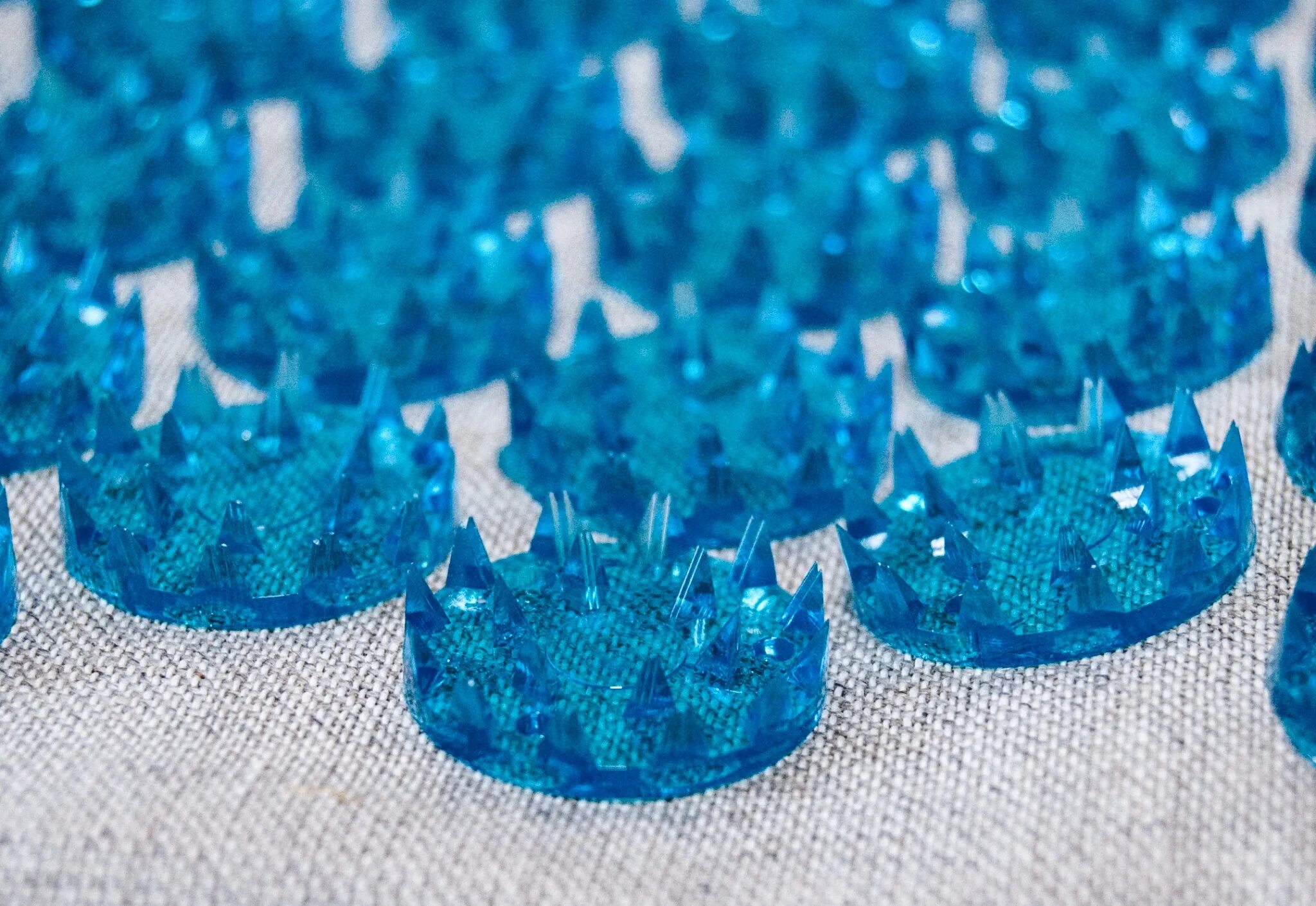 Аппликатор синий. Аппликатор синий. Игольчатый аппликатор кузнецова. Аппликатор игольчатый металлический. Аппликатор синий.