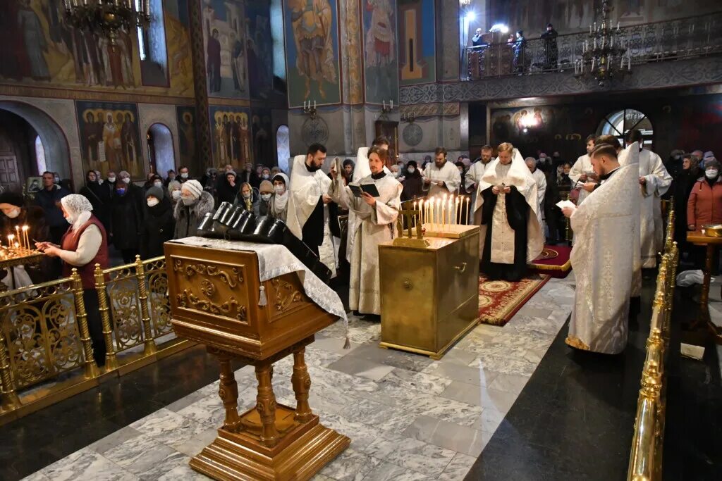 панихида по рабу божьему георгию пушкин. панихида по рабу божьему георгию пушкин. панихида в муз академии красноярск 2 февраля 2009 года. отец анатолий трушин.