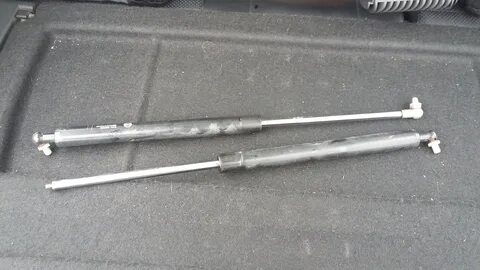 Газовые упоры приора универсал