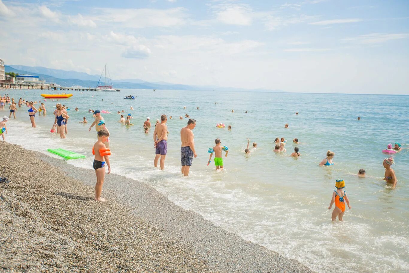 Алушта крым берег. Алушта пляжи отзывы. Профессорский городок алушта. Пляж ласковый берег алушта. Санаторий алушта пляж.