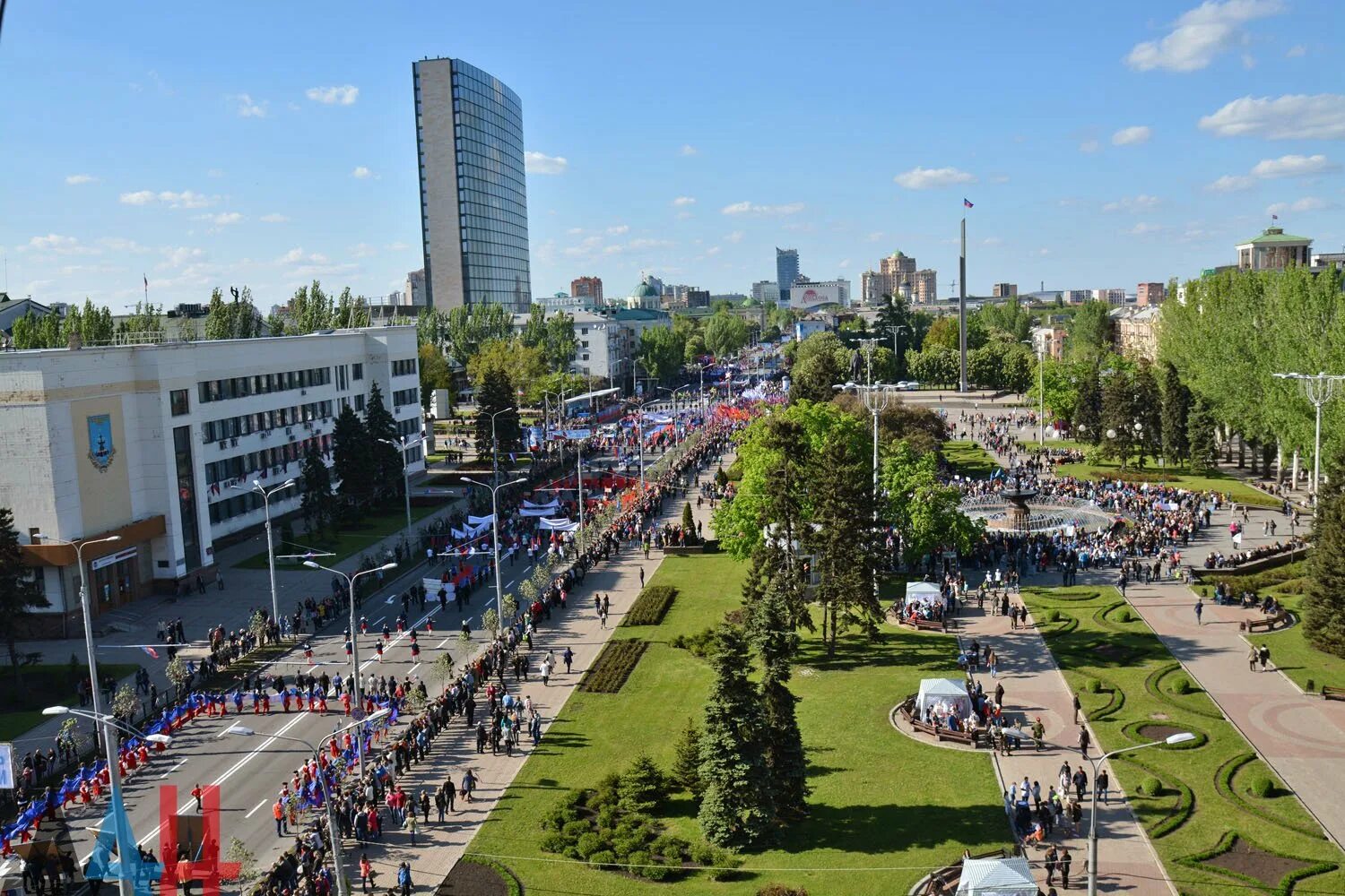 Фото донецка сегодня. Город Донецк Донецкая народная Республика. Донецк ДНР площадь города. Донецк центр города. Донецк Центральная площадь.