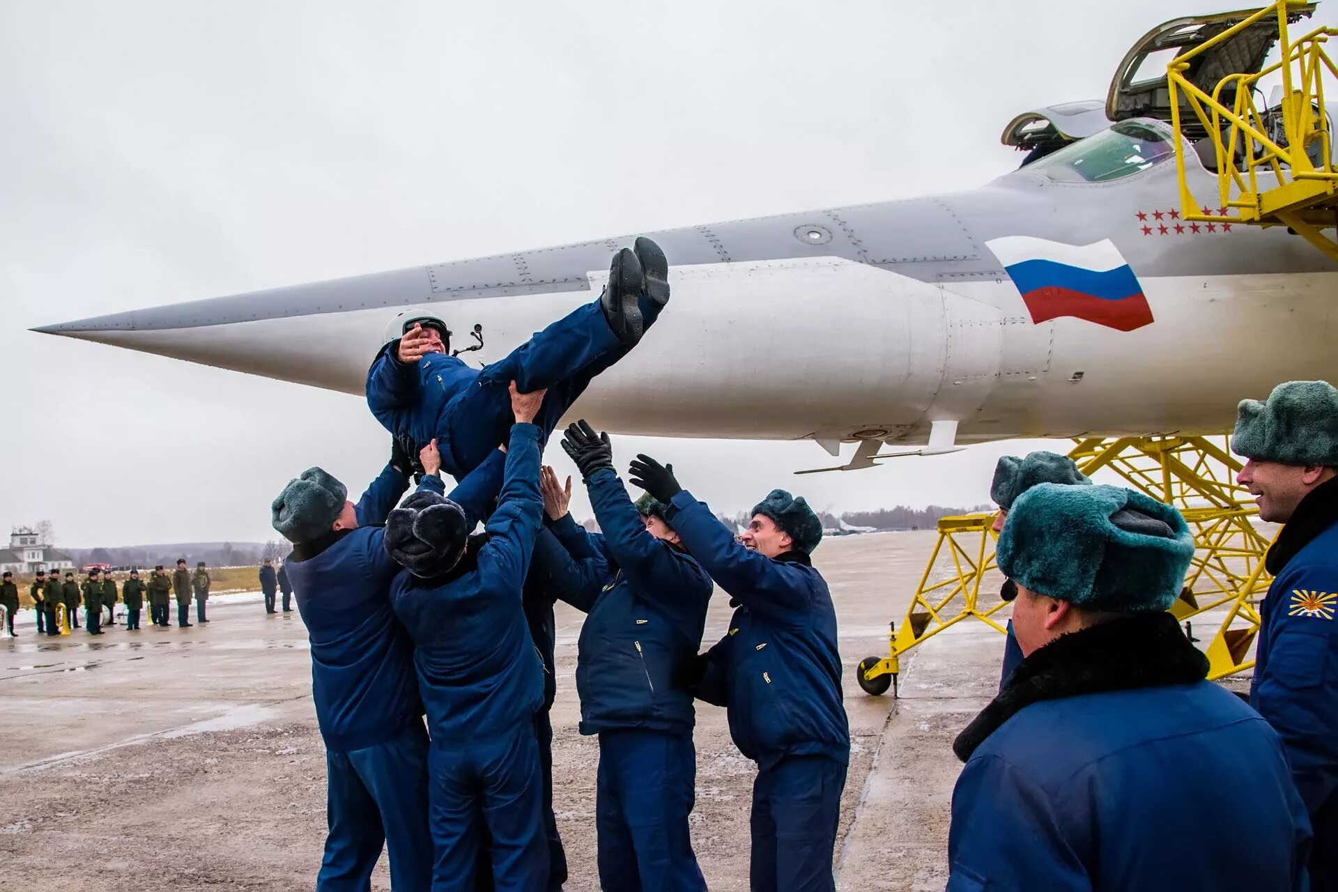 миротворцы в казахстане 2022 одкб. вдв прыжки с парашютом с ил76. военный летчик.