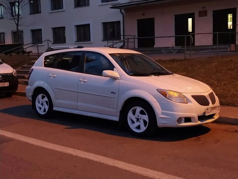 Вайб диски. Pontiac Vibe 205. Диски Понтиак Вайб. Понтиак Вайб белый. Pontiac Vibe 2003 на 18 литье.