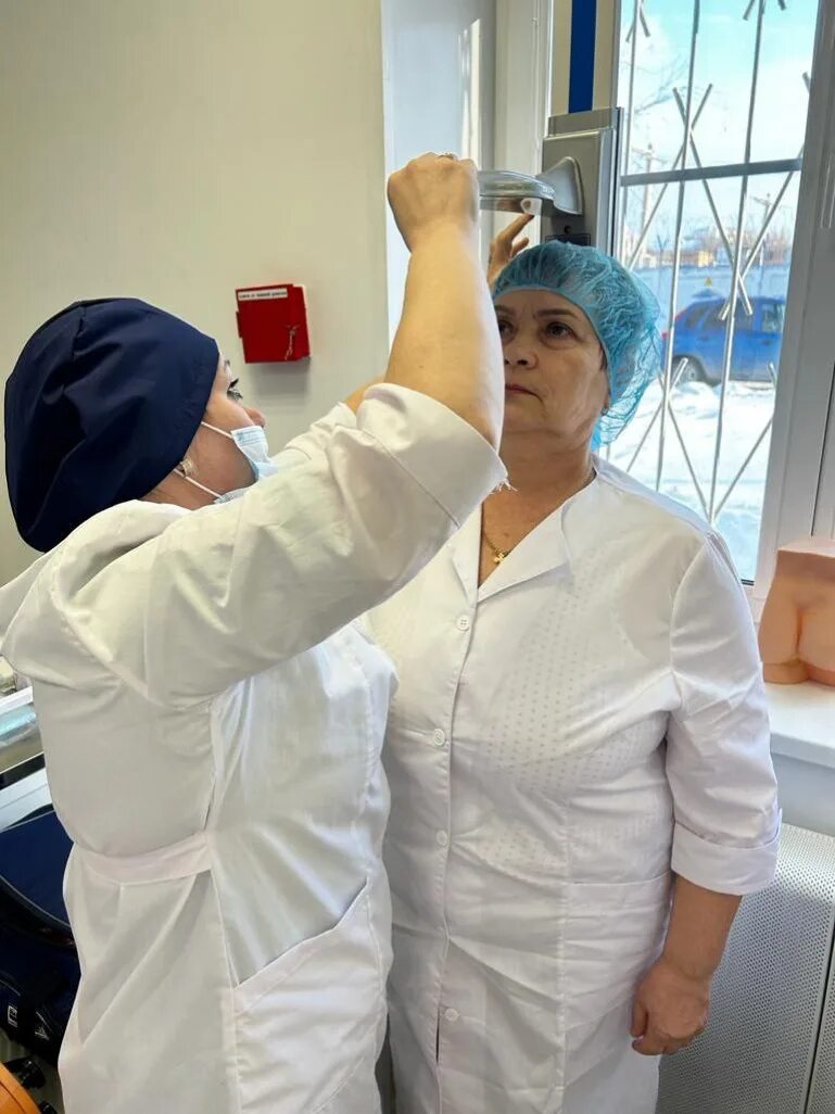 Профессия фельдшер скорой помощи. Работники скорой помощи. Фельдшер скорой медицинской помощи. Помощник фельдшера. Помощник фельдшера.