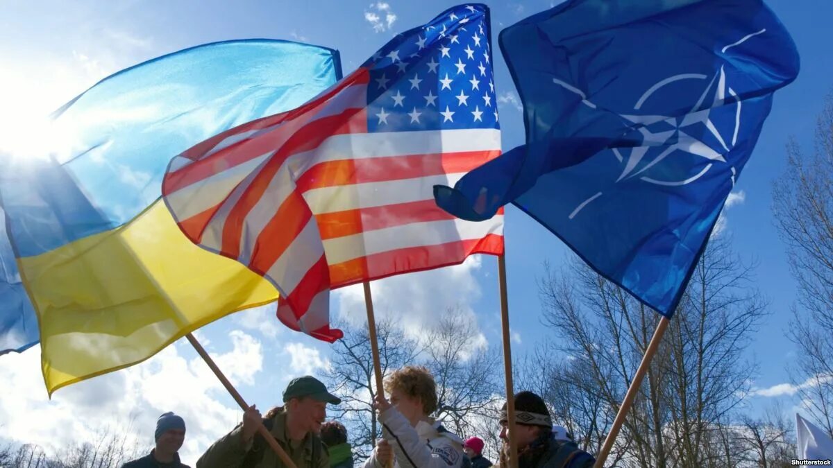 Россия ждет нато. США НАТО Украина. Украина РФ НАТО флаг. Флаг Украины и НАТО. Россия Украина НАТО.