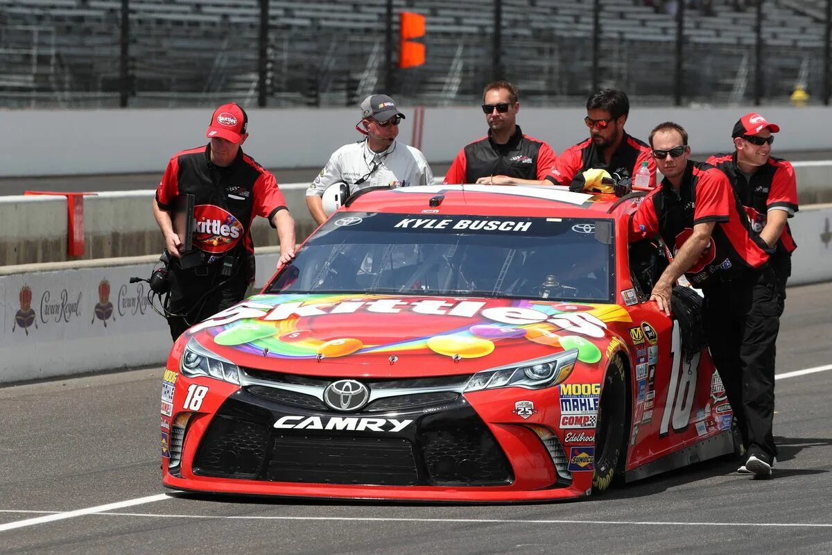 Автогонщики наскар. Nascar cup series. Гонщики наскар. Nascar atlanta-2 2022. Автогонщики наскар.