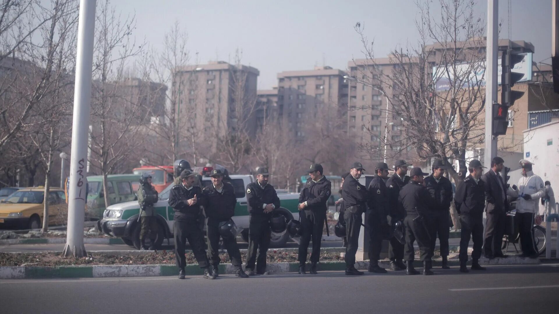 Нападения сегодня. Полиция Азербайджана. Посольство Азербайджана в Иране. Азербайджан люди. Люди на улице.