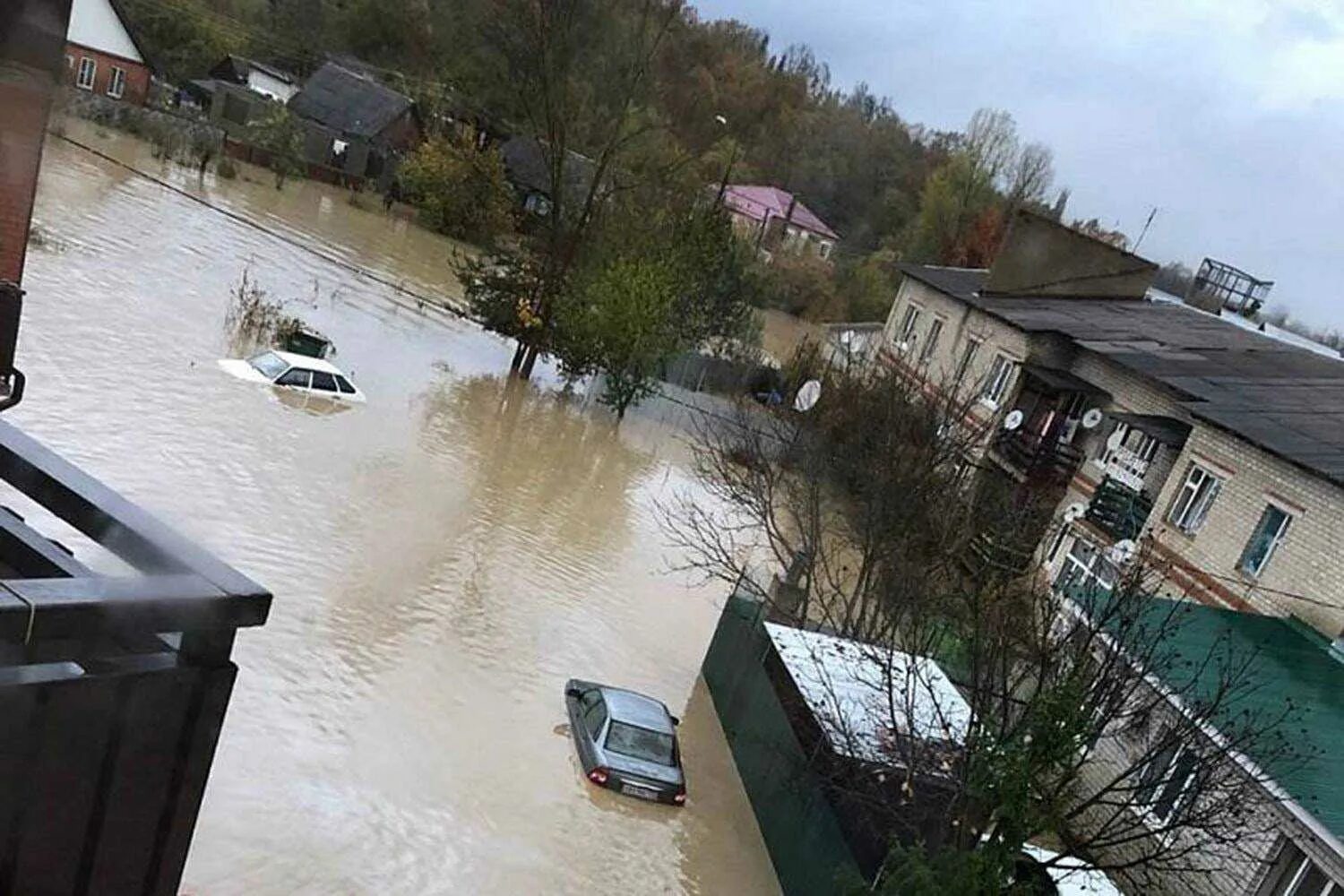 Краснодарский край сегодня видео. Туапсе ул Сочинская паводки. Горячий ключ наводнение 2023. Наводнение Лазаревское 1991. Небуг потоп.