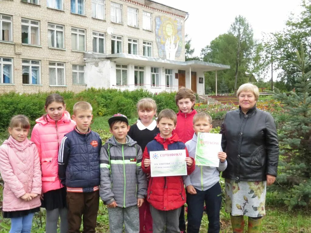 Погода в коршике. Школа в Коршике Кировская область. Село Коршик Оричевского района Кировской области. Мировое Коршикская средняя школа. Школа искусств села Коршик.