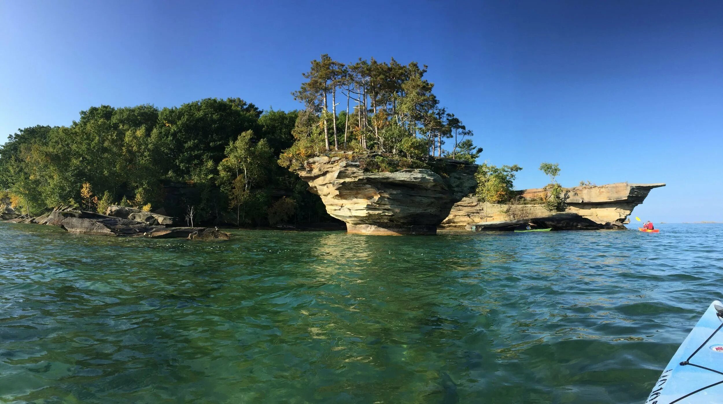 Озеро гурон мичиган. Остров на озере гурон в мичигане. Озеро гурон канада. Озеро гурон северная америка. Площадь гурон.