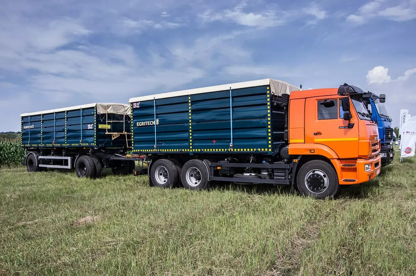 Камаз зерновоз. Камаз 161 зерновоз. камаз 65115 зерновоз. зерновоз камаз 4х2. камаз 54117 зерновоз.