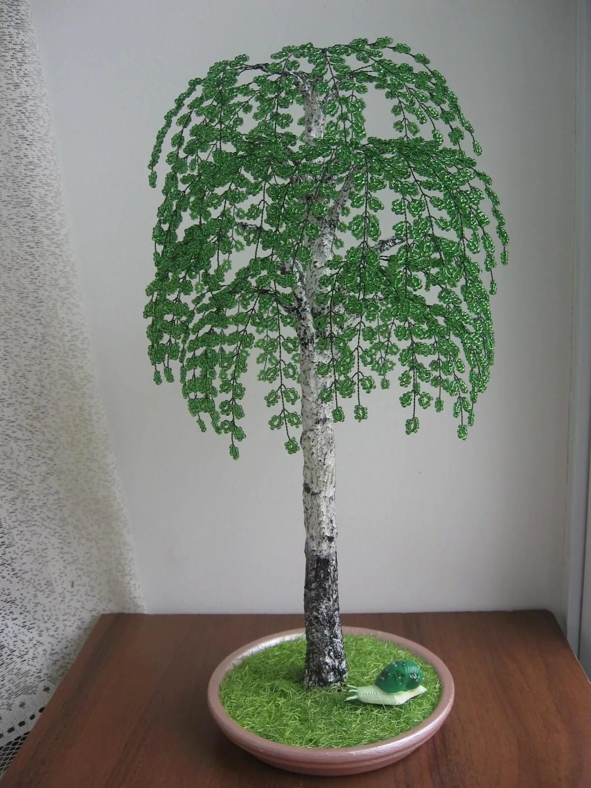 Деревья из бисера мастер класс. Берёзка из бисера мастер. Берёзка из бисера. Дерево из пайеток. Как сделать березу.