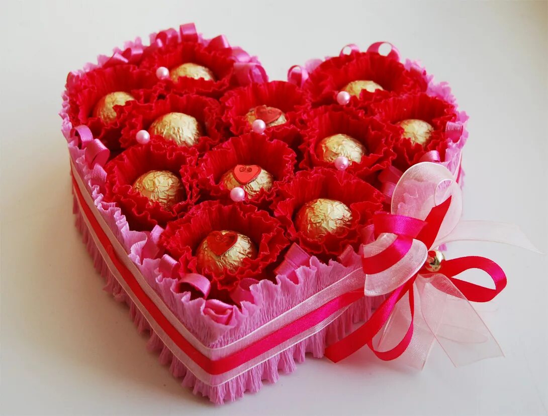 Букет из конфет сердце. Сладкий букет. Необычные сладкие букеты. Цветы с конфетами. Необычные букеты из конфет.