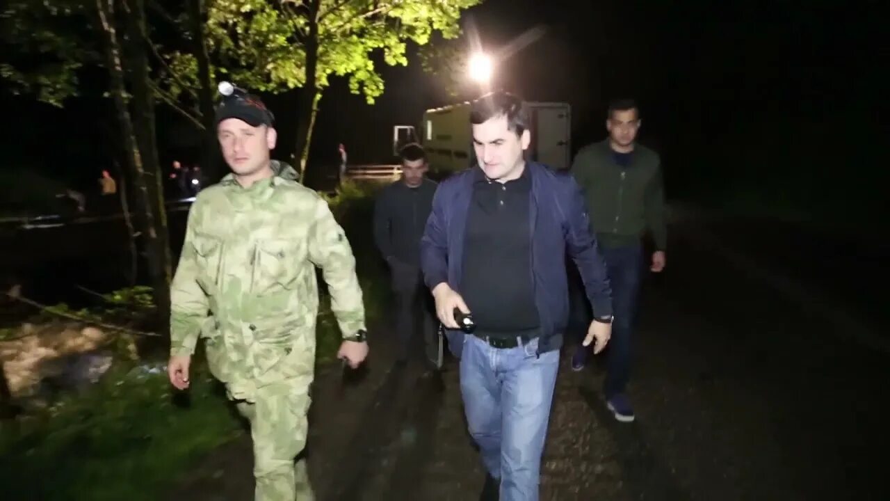 Девушка упавшая в абхазии. Туристка в абхазии упала в реку. с моста упала девушка в абхазии. российская туристка в абхазии.