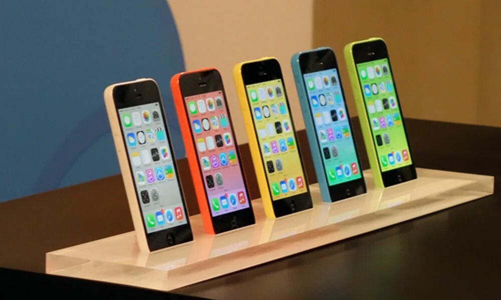 Apple iphone 5c. Мини версия айфона. 5an. Айфон с большими рамками. Айфон с витрины