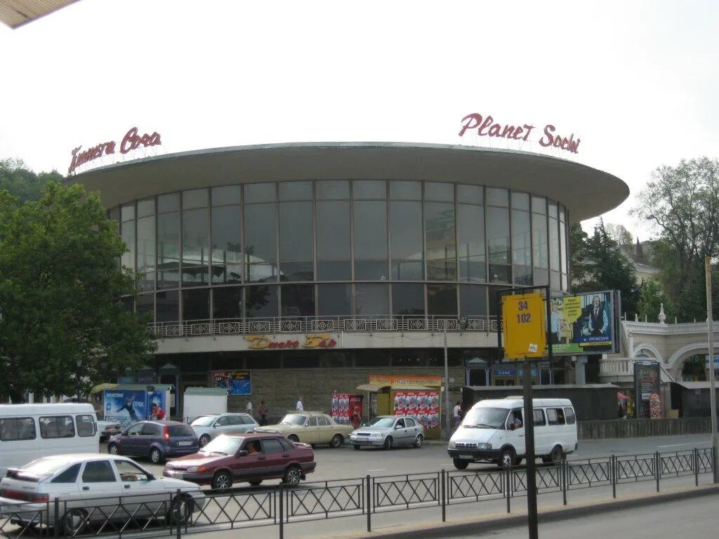 сочи 30 годы. касса жд вокзала сочи. сочи 80 годы. касса жд вокзала сочи. люди на вокзале сочи.