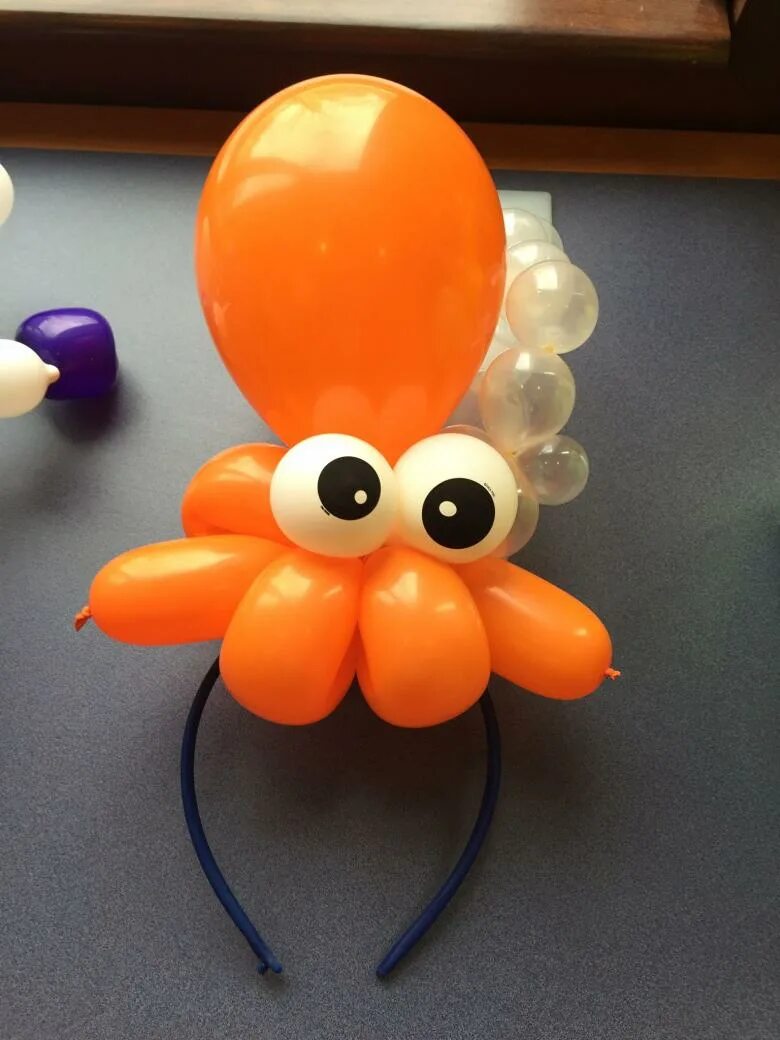 Шарик колбаса. Фигурки из шариков для моделирования. Шарики в виде колбасок. Собака из шариков какает. Фигуры из воздушных шаров.