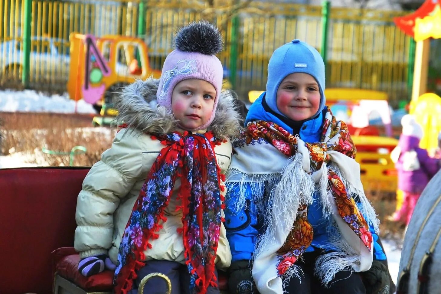 Платки на масленицу для детей. Одежда на Масленицу для детей в садик. Нарядить ребенка на Масленицу. Нарядить мальчика на Масленицу в садик. Наряд на Масленицу для детей в садик.