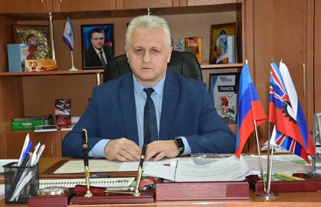 Администрации луганской республики. Мэр города красный Луч Рыбальченко.