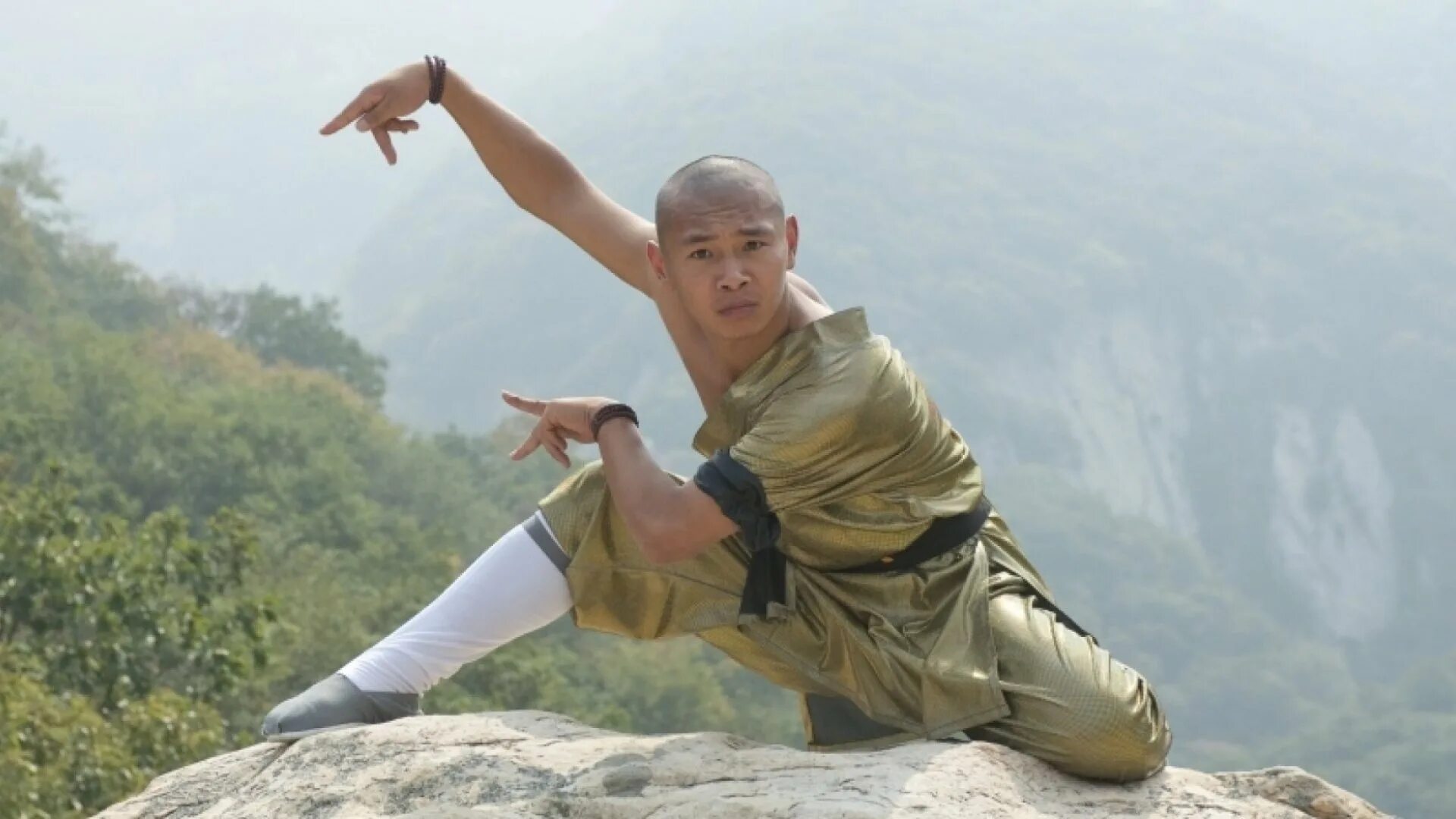 Kung fu kapers. Кунг фу монахи Шаолинь. Кунг-фу монастырь Шаолинь. Воины Шаолиня 2003. Принц Кимнара Шаолинь.