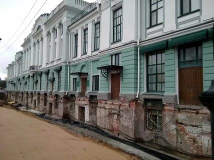 Первые этажи зданий