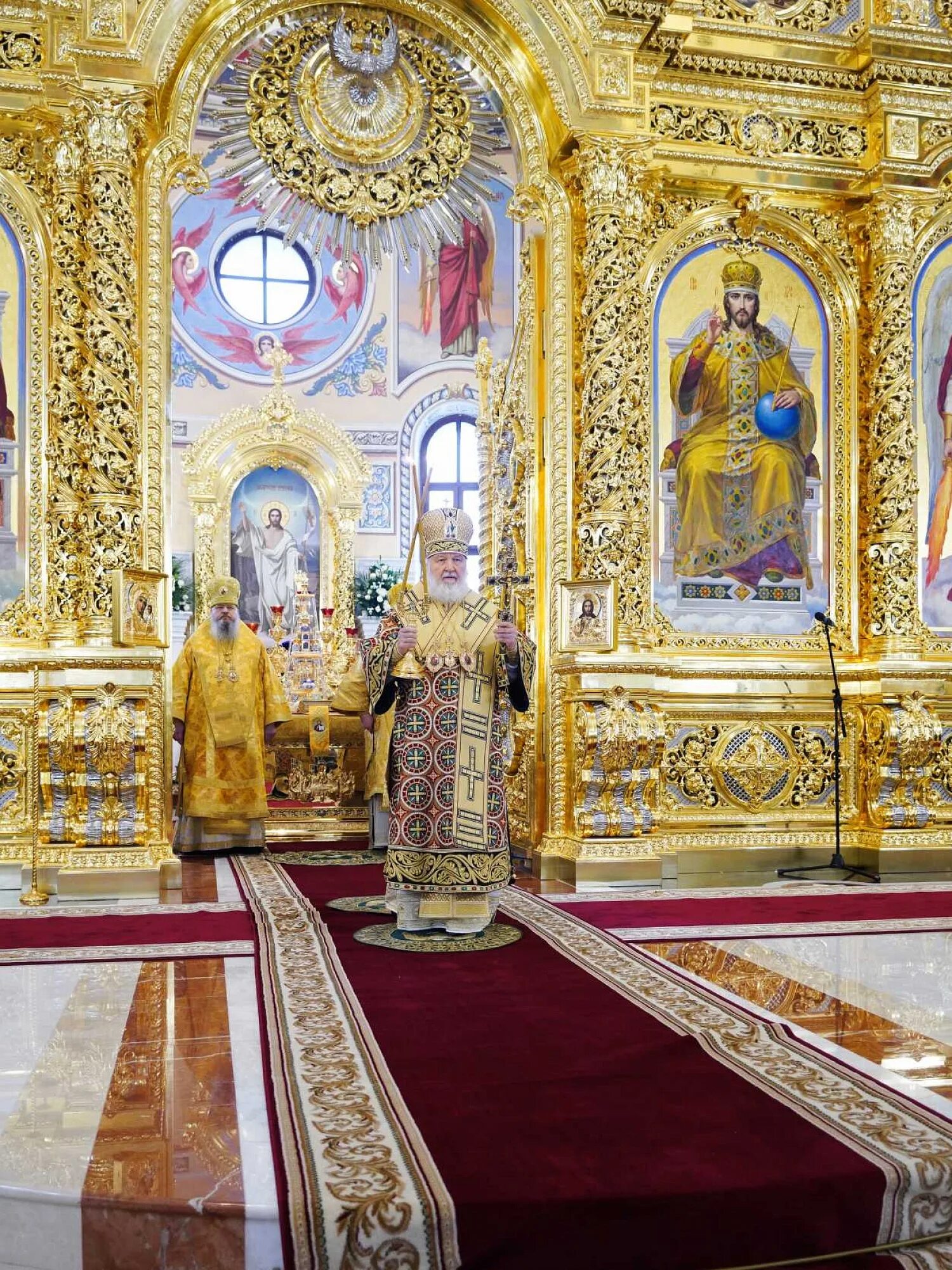 Освящение кафедрального михаило-архангельского собора. Михаило архангельском кафедральном соборе. Михаило-архангельский кафедральный собор архангельск внутри. Михаило архангельском кафедральном соборе. Михаило-архангельский кафедральный собор.