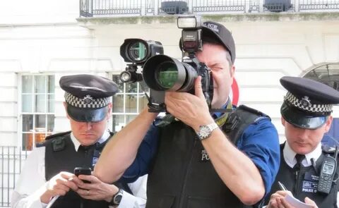 Полиция фотографирует