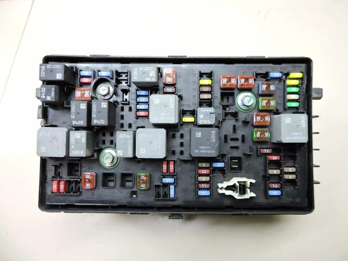 6. 8. Блок предохранителей шевроле круз. 6 109. 6.