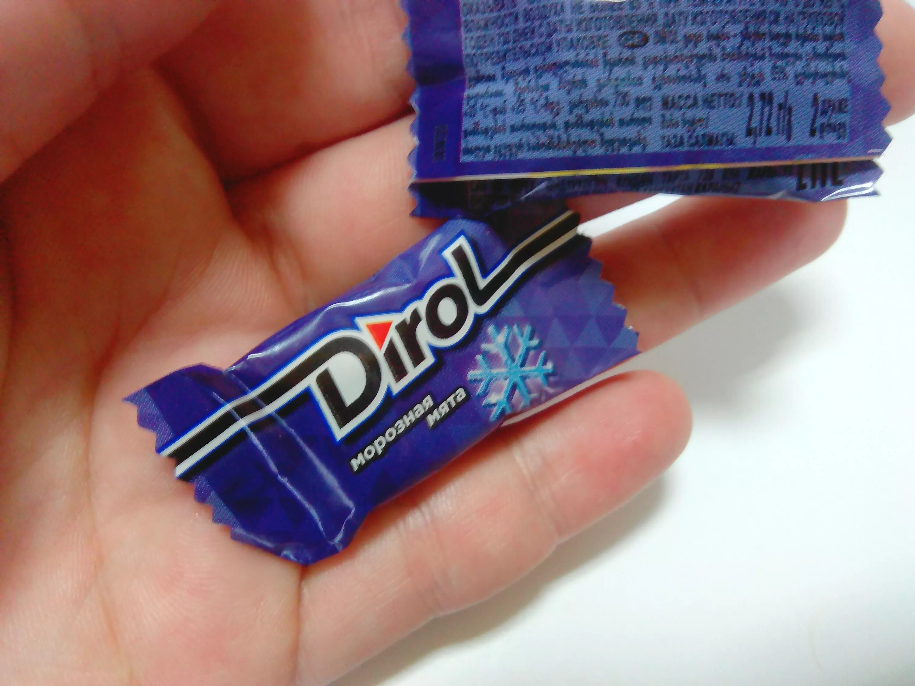 упаковка жевачка дирол. коробка жвачек орбит. орбит в ассортименте. жвачка дирол мята и ваниль. сколько жвачек в пачке.