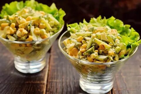 Салат с кукурузой и чесноком