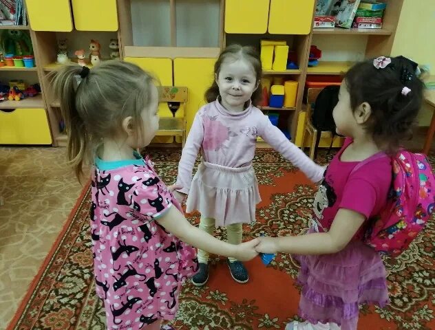 утро радостных встреч младшая группа