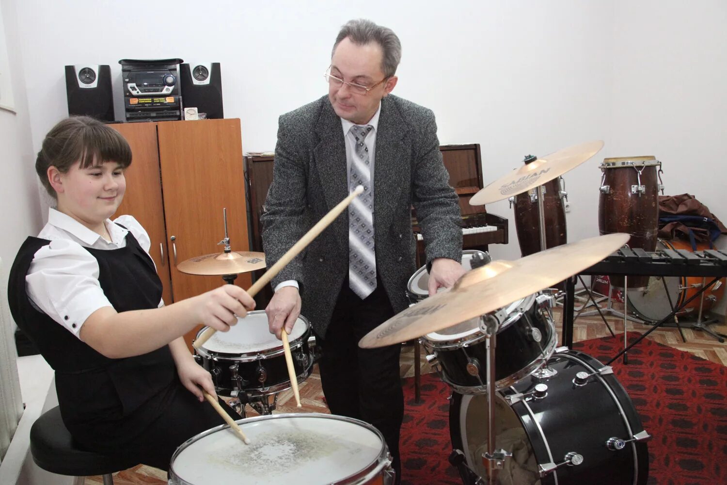 Плеханова 74 калуга школа барабанов. Школа алексея леонтьева ярославль. Музыкальная школа барабаны. Школа ударных инструментов. Музыкальная школа ударные.