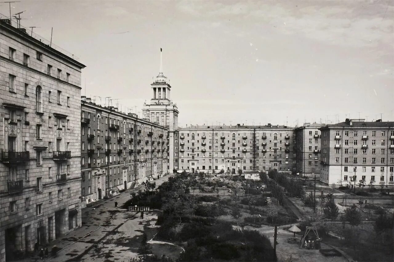 Летом 1940 года ленинградский. Московский проспект Санкт-Петербург после войны. Ленинград Московский проспект 1956. Московский проспект Санкт-Петербург 1945. Ленинград Московский проспект 1940 год.