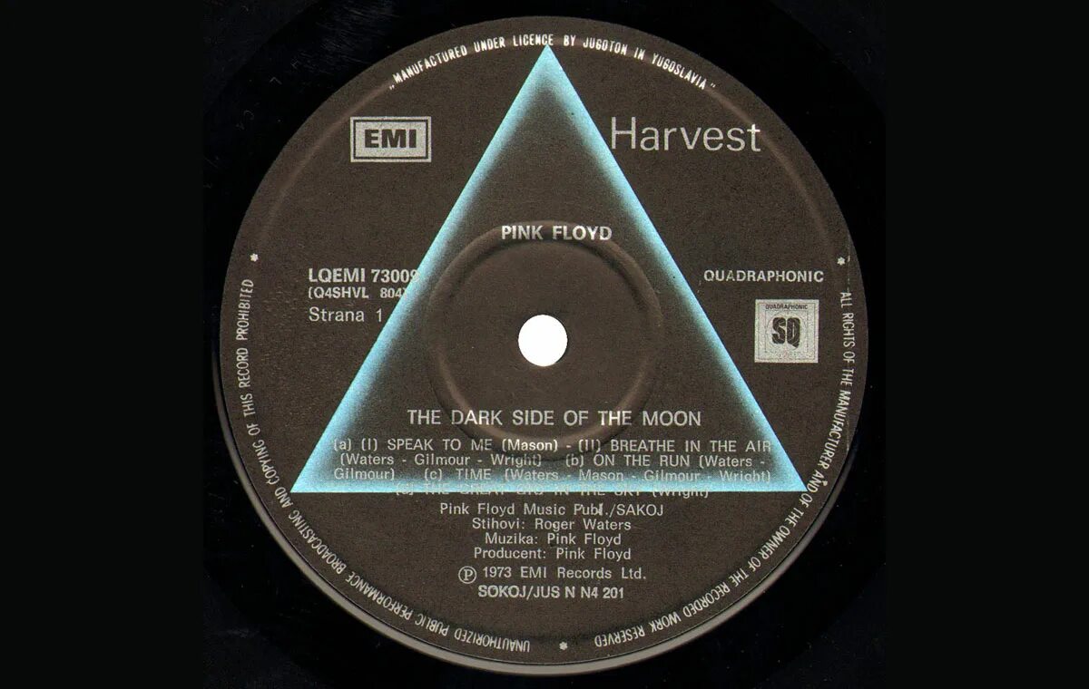 Зе мун слушать. Pink Floyd Dark Side of the Moon 1973. Pink Floyd Dark Side of the Moon CD. Обратная сторона Луны альбом Pink Floyd. 1973 - The Dark Side of the Moon.