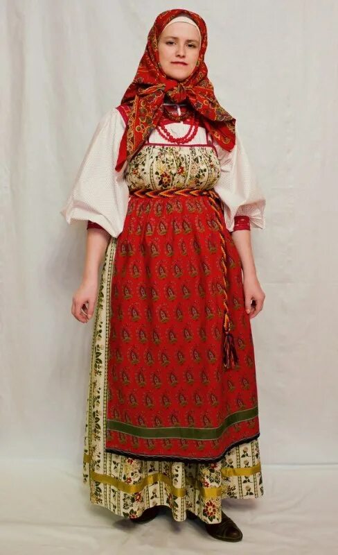Платье русской крестьянки. Русский национальный костюм женский. Костюм крестьянки тверской губернии. Костюм повязочницы архангельская губерния. Костюм крестьянки.