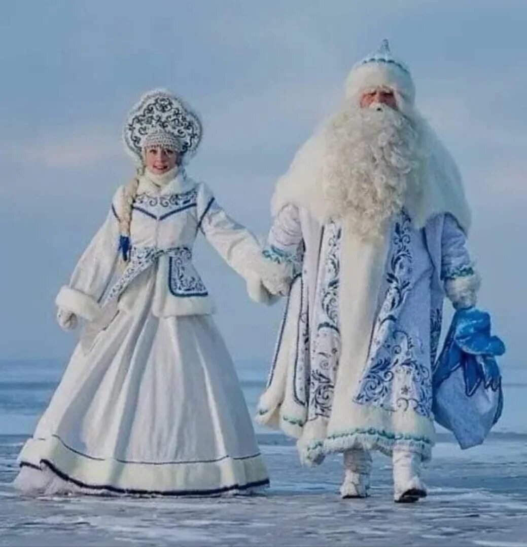 Его величество и снегурочка. Снегурочка. Дед мороз и снегурочка. Его величество и снегурочка. Дед мороз с девушками.