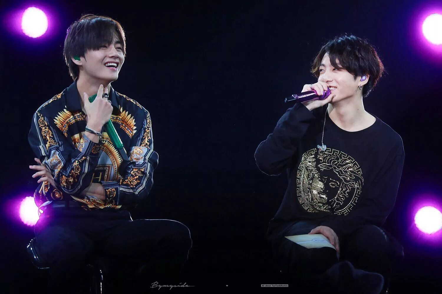 Тэхен на концерте чонгука. Бтс чонгук тэхен и чимин 2020. Бтс тэгуки. Вигуки bts 2018. Вигуки bts.