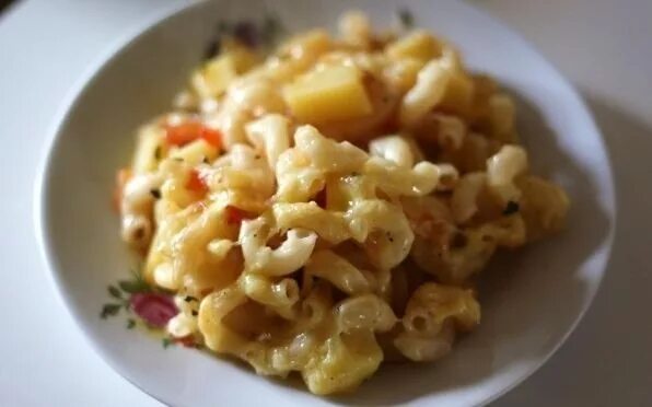 Картошка с спагетти жареный. Картофель с макаронами. Жареная картошка с макаронами. Картофельная паста. Макароны с картошкой.