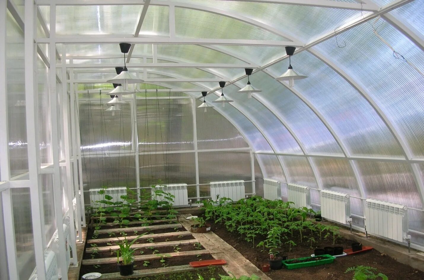 Построить дом теплицу. Теплицы Green House Greenhouse теплицы. Шешко оранжереи, теплицы, зимние сады. Теплица односкатная вегетарий. Вегетарий Кристалл.