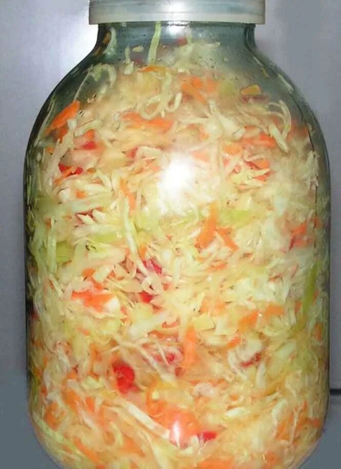 Рецепт капуста с морковью на зиму. Маринованная капуста на зиму. салат из капусты на зиму. салатная капуста на зиму. салат из капусты в банке.
