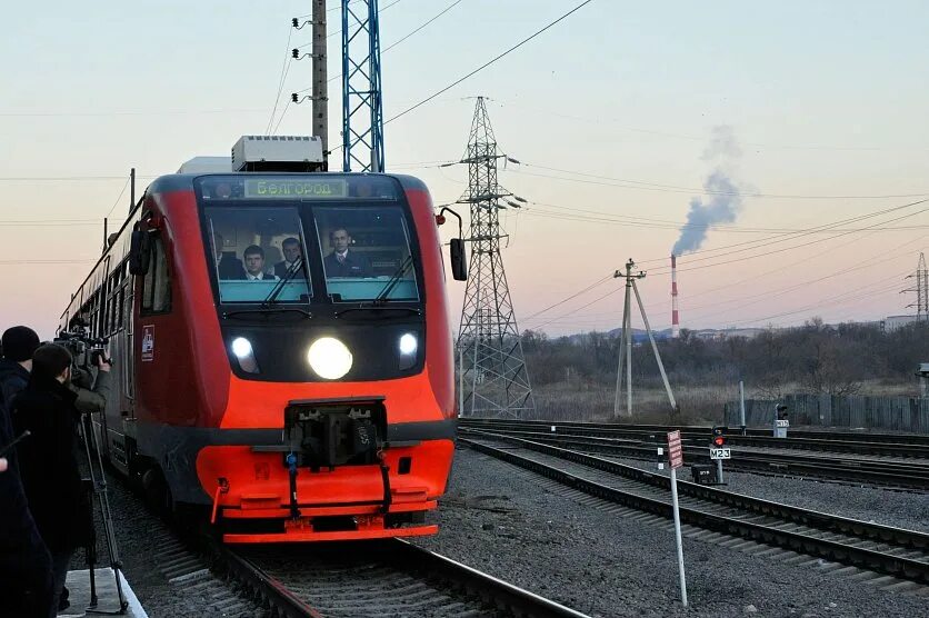 Пригородный поезд Белгород. Электричка Белгород. Поезд электричка. Городской поезд.