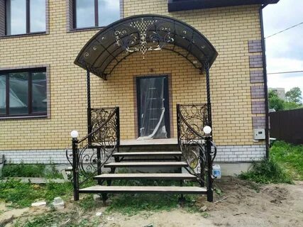 Навес ступенями доме