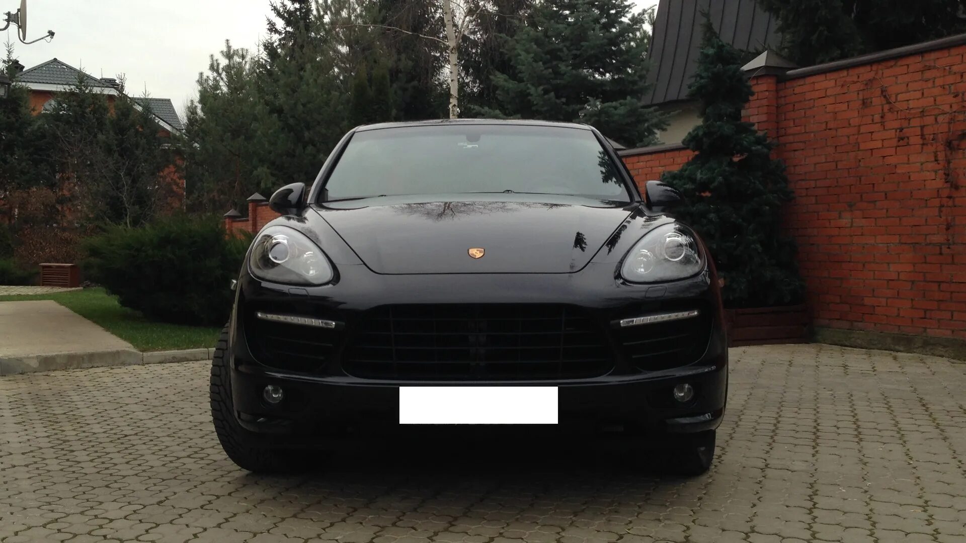 она не поведется на порш и на полный карман. Goody рэпер. порше 911 с человеком. понт аренда авто. песня на порше и полный карман.