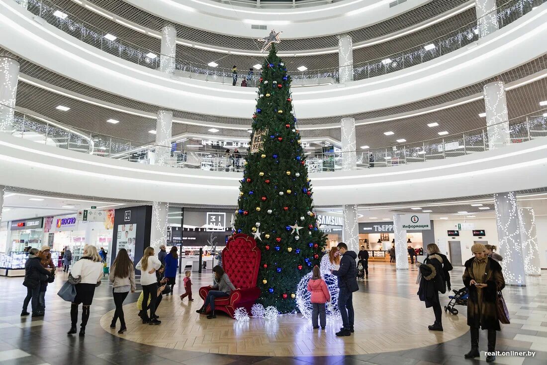 Минские тц. ТЦ Dana Mall. Елка в ТЦ. Елка в молле. Минский торговый центр.