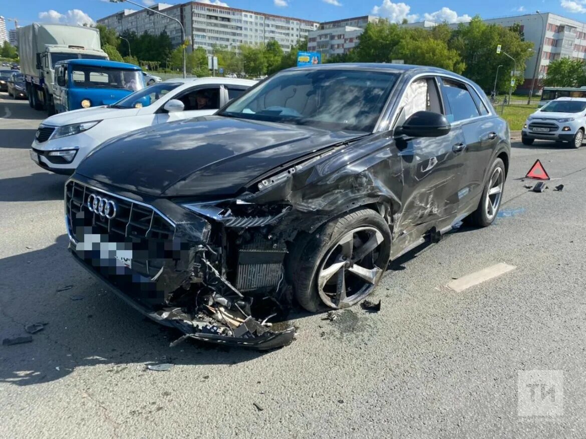 Набережных челнов при дтп. Набережных челнов при дтп. Авария в набережных челнах. Авария перед мостом на набережные челны 11. 04.