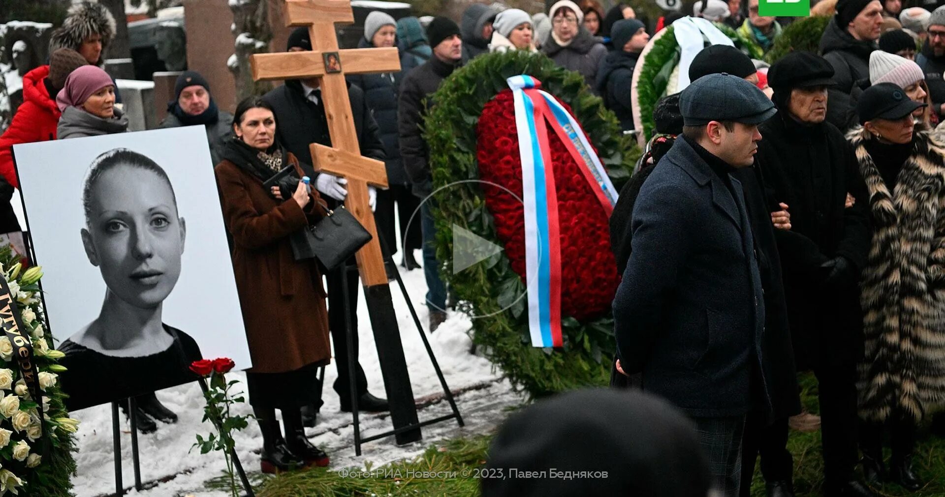 Могила Инны Чуриковой на Новодевичьем. Чурикова могила на Новодевичьем кладбище. Артистку похоронят